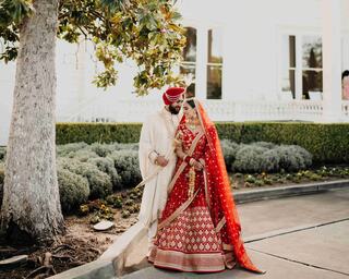 Indian wedding bride and groom in front of a historic mansion in Napa Valley