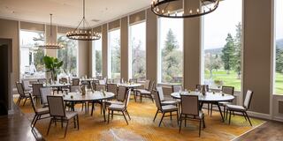 Royal Oak set in rounds with no tablecloth