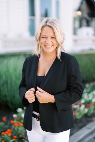 Headshot of Elisse Peck